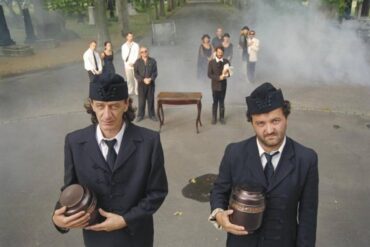 A képen Mucsi Zoltán és Sherer Péter látható a Nekem lámpást adott kezembe az Úr Pesten című filmben. Az 1998-as film vetítésével nyitják az eseményt.