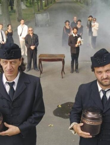 A képen Mucsi Zoltán és Sherer Péter látható a Nekem lámpást adott kezembe az Úr Pesten című filmben. Az 1998-as film vetítésével nyitják az eseményt.